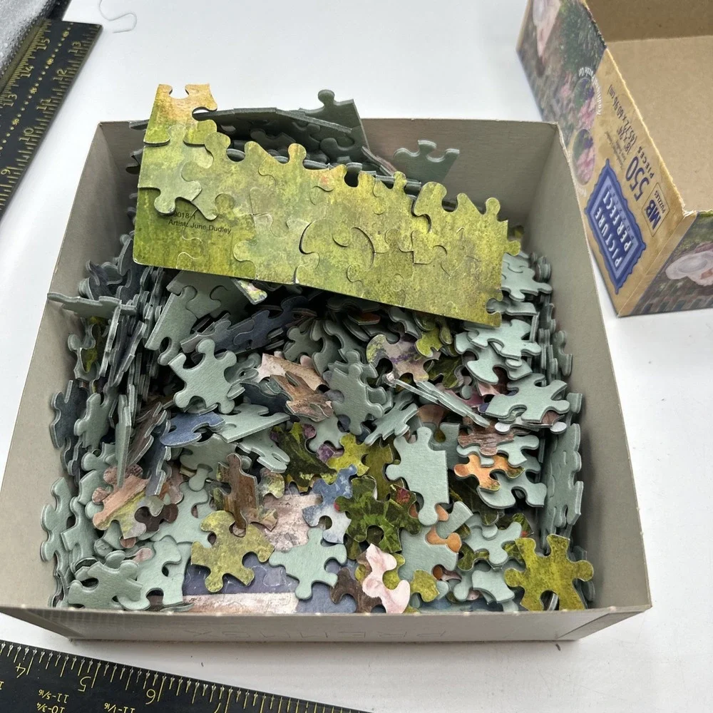 MB Puzzle Picture Perfect. Grandmother's Garden. 550 Pieces‎